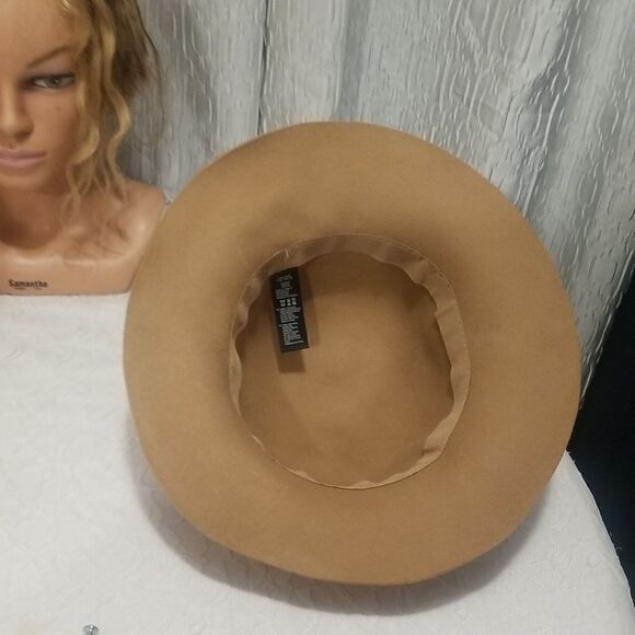 Women's hat pre-owned - Picture 6 of 7